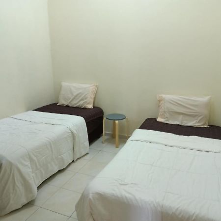 Oyo Home 90419 Sahar Guesthouse Malacca Εξωτερικό φωτογραφία